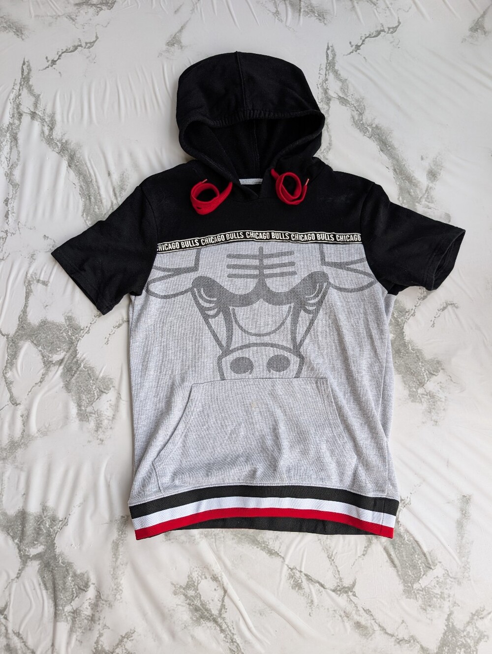 Chicago Bulls NBA Ligthweight Hoodie Short Sleeve Grey Black Red Mens Medium